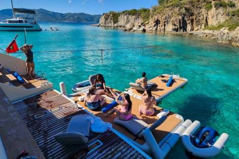 Review img # 40 of the yacht AEOLUS 77