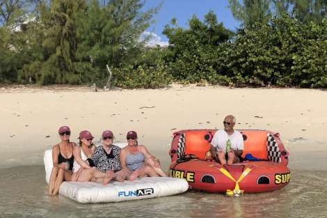 Review img # 43 of the yacht FOXY LADY