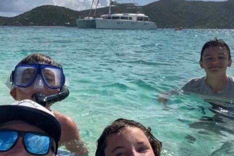 Review img # 38 of the yacht FOXY LADY