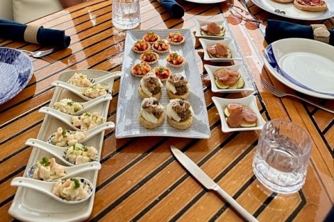 Review img # 11 of the yacht ISOLABLUE