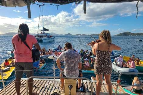 Review img # 120 of the yacht LIQUID ZEN