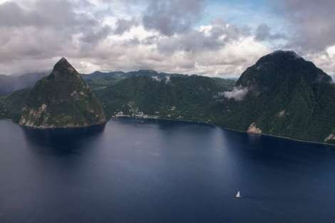 Review img # 65 of the yacht LIQUID ZEN