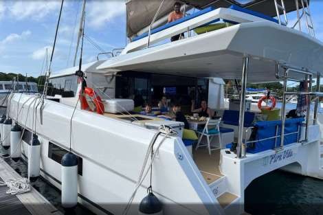 Review img # 4 of the yacht PURA VIDA